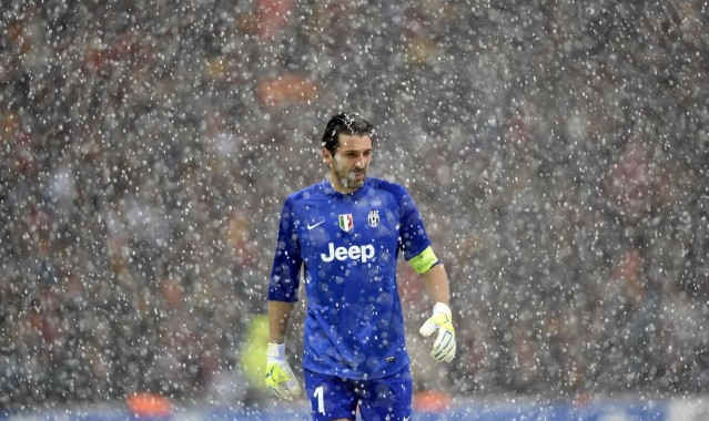 断骨三度仍屹立，从天才得分手到湖人篮板守护神，他诠释满分的定义