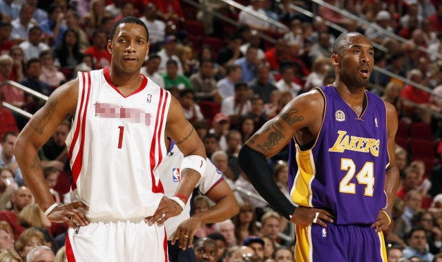 蓝黑军团势如破竹横扫对手，十八连胜创纪录领跑，争冠格局悬念陡增