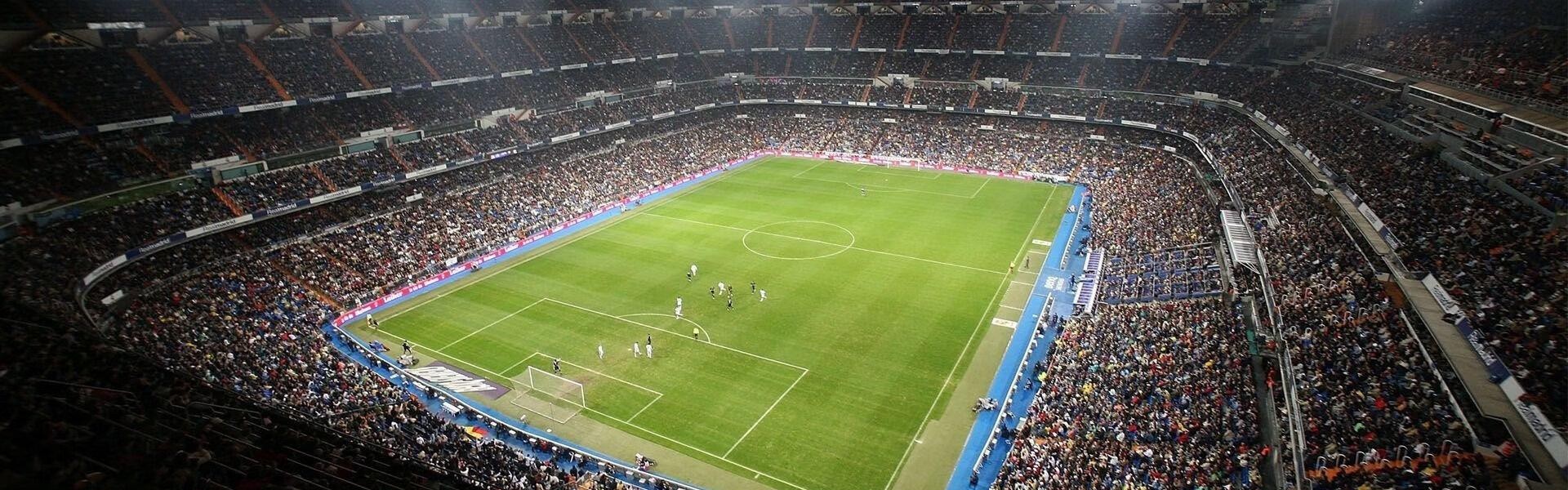 拜仁发布欧冠对决海报，凯恩领衔伦敦德比，北伦敦情仇再燃战火