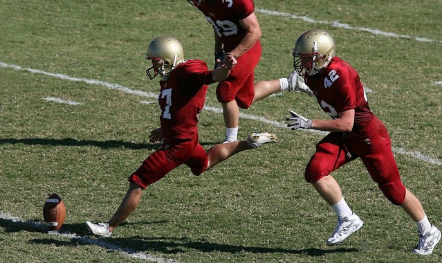 37岁马塞洛绿茵再舞魔法！背身脚后跟穿裆过人引爆全场，传奇不老诠释足球之美
