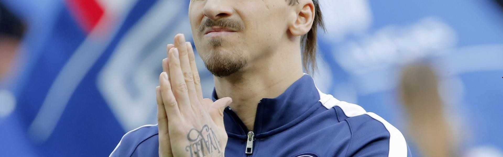 老将坐镇防线焕新颜，荷兰轻取关键战距世界杯仅咫尺之遥