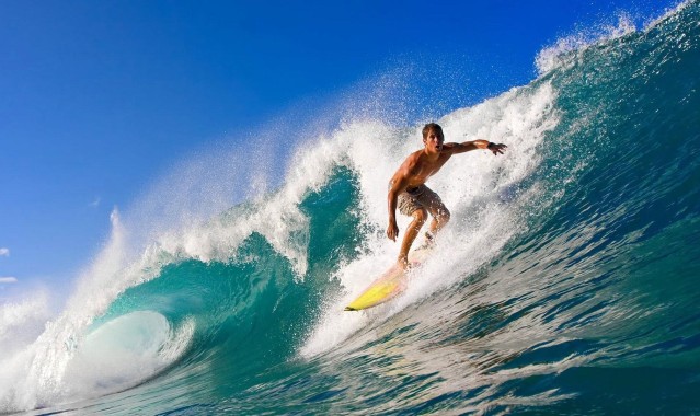 气质非凡！76人官媒晒球员入场穿搭引爆网络，周五穿搭展现赛场外风采